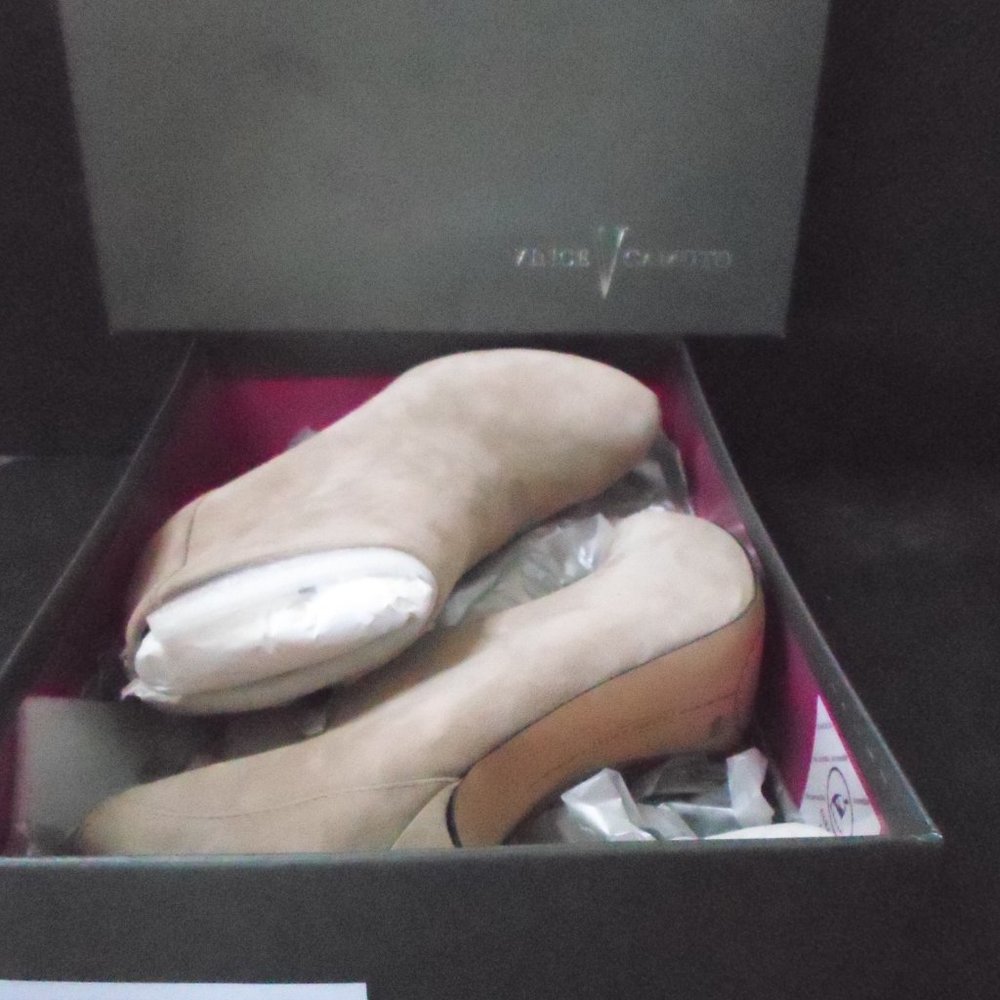 Vince Camuto Amber Colored, Size 7m, Suede Heels